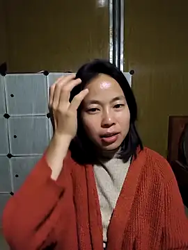 Snapshot of Cat-meow chatting on 12.15.25 Cat-meow online show from 12.15.25