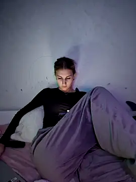 carolinakis  online show from 03.04.26