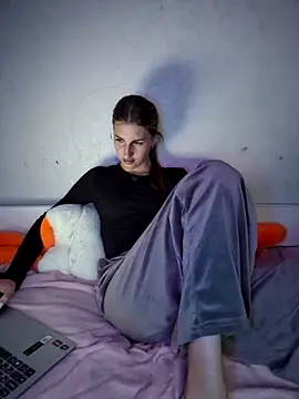 carolinakis  online show from 03.10.26