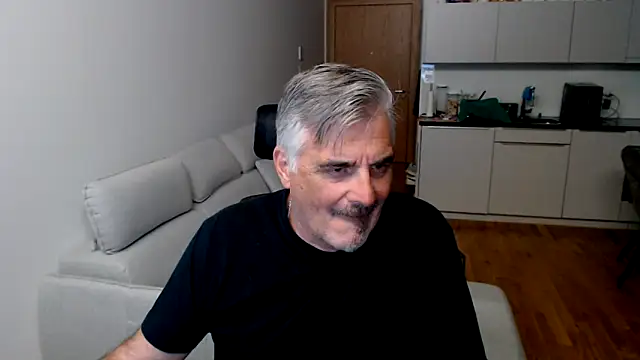 Buidapest online show from 11.17.25