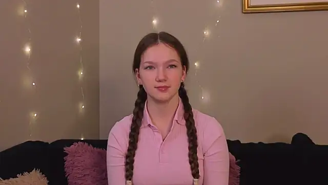 Snapshot of MelvinaEbner chatting on 12.01.25 MelvinaEbner online show from 12.01.25