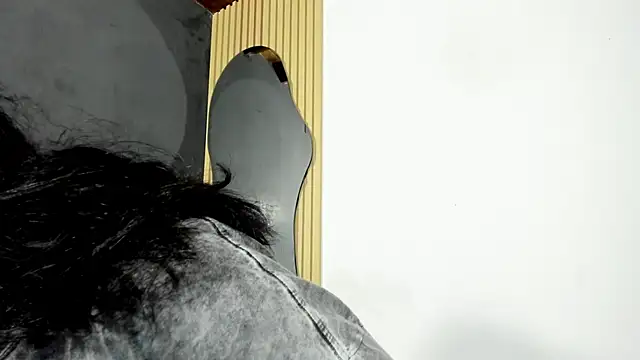 Snapshot of Angel-umbra chatting on 12.16.25 Angel-umbra online show from 12.16.25