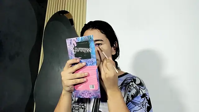 Snapshot of Angel-umbra chatting on 12.17.25 Angel-umbra online show from 12.17.25