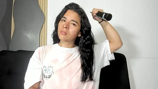 Snapshot of Angel-umbra chatting on 12.21.25 Angel-umbra online show from 12.21.25