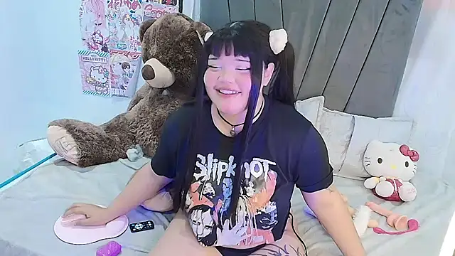 Snapshot of kittyhtxx chatting on 11.22.25 kittyhtxx online show from 11.22.25