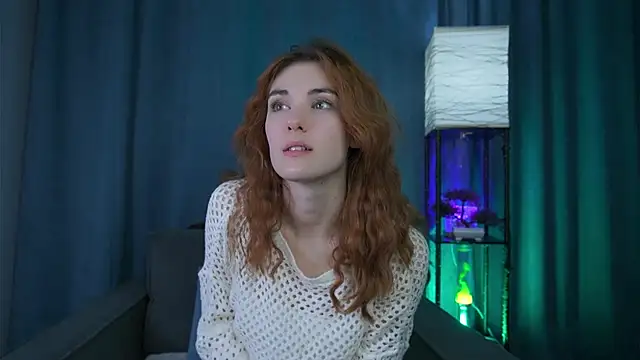 Snapshot of foxy_cute4you chatting on 12.04.25 foxy cute4you online show from 12.04.25