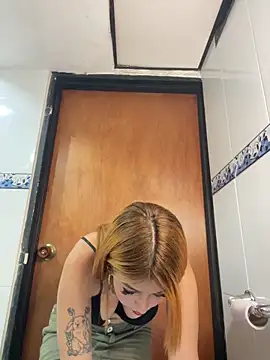 Snapshot of LeahCat69 chatting on 11.29.25 LeahCat69 online show from 11.29.25