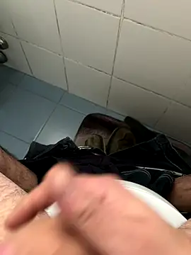 Snapshot of marc8876 chatting on 12.22.25 marc8876 online show from 12.22.25