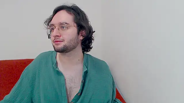 Snapshot of eren_jaeger2000 chatting on 12.01.25 eren jaeger2000 online show from 12.01.25