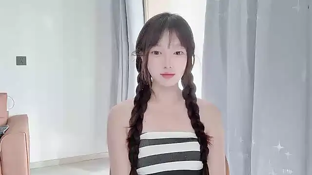 Snapshot of yuyayayu chatting on 11.24.25 yuyayayu online show from 11.24.25