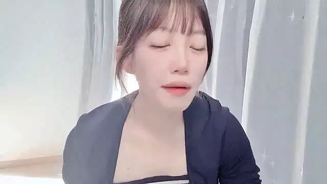 Snapshot of yuyayayu chatting on 11.28.25 yuyayayu online show from 11.28.25