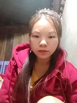 Snapshot of yu-zhen chatting on 11.23.25 yu-zhen online show from 11.23.25