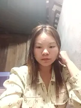 Snapshot of yu-zhen chatting on 11.24.25 yu-zhen online show from 11.24.25