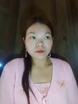 Snapshot of yu-zhen chatting on 11.30.25 yu-zhen online show from 11.30.25