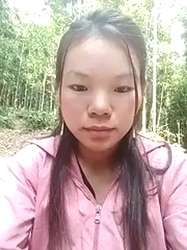 Snapshot of yu-zhen chatting on 12.02.25 yu-zhen online show from 12.02.25