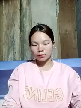 Snapshot of yu-zhen chatting on 12.15.25 yu-zhen online show from 12.15.25