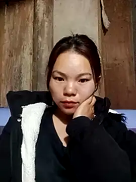 Snapshot of yu-zhen chatting on 12.15.25 yu-zhen online show from 12.15.25