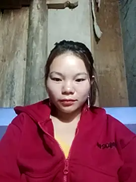 Snapshot of yu-zhen chatting on 12.18.25 yu-zhen online show from 12.18.25