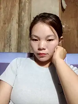 Snapshot of yu-zhen chatting on 12.19.25 yu-zhen online show from 12.19.25