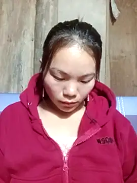 Snapshot of yu-zhen chatting on 12.22.25 yu-zhen online show from 12.22.25