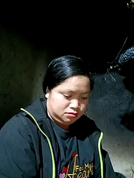 Snapshot of Ava-120 chatting on 12.04.25 Ava-120 online show from 12.04.25