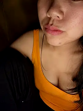 Snapshot of Xiu-L chatting on 12.15.25 Xiu-L online show from 12.15.25