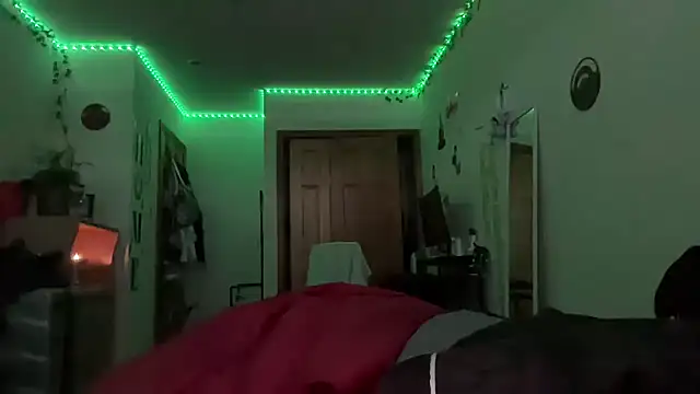 tinydaisy21 online show from 12.15.25