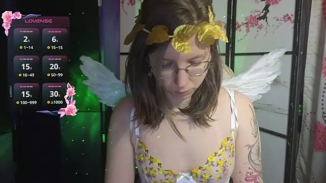 Snapshot of scarlettsrose chatting on 02.14.26 scarlettsrose online show from 02.14.26