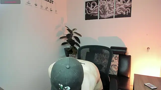 Snapshot of James_Adams_01 chatting on 12.19.25 James Adams 01 online show from 12.19.25