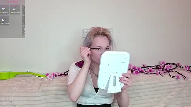 Snapshot of RanaKaduk chatting on 12.17.25 RanaKaduk online show from 12.17.25