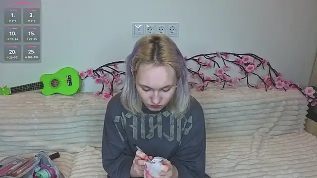 Snapshot of RanaKaduk chatting on 12.18.25 RanaKaduk online show from 12.18.25