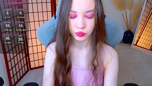 Snapshot of SilentLily chatting on 02.05.26 SilentLily online show from 02.05.26