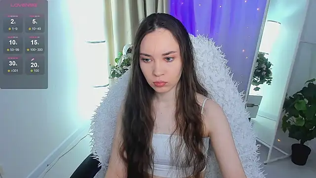 Snapshot of SilentLily chatting on 03.17.26 SilentLily online show from 03.17.26