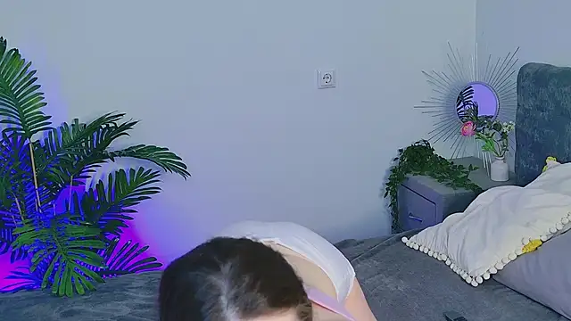 Snapshot of SilentLily chatting on 03.19.26 SilentLily online show from 03.19.26