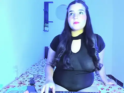 Snapshot of Babyhoney18 chatting on 12.16.25 Babyhoney18 online show from 12.16.25