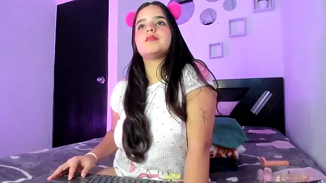 Snapshot of Babyhoney18 chatting on 12.22.25 Babyhoney18 online show from 12.22.25