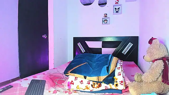 Snapshot of Babyhoney18 chatting on 01.13.26 Babyhoney18 online show from 01.13.26