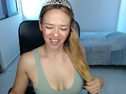 Snapshot of Annie_Cervantez chatting on 04.06.26 Annie Cervantez online show from 04.06.26