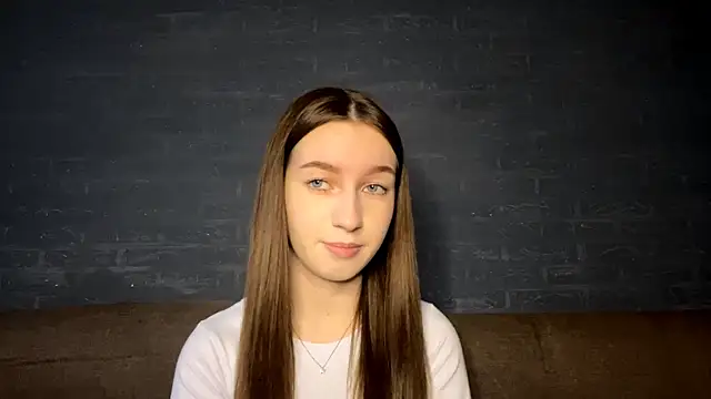 Snapshot of CindaWinn chatting on 11.23.25 CindaWinn online show from 11.23.25