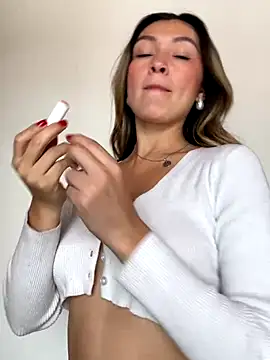 Snapshot of GeorginaBlack chatting on 12.14.25 GeorginaBlack online show from 12.14.25