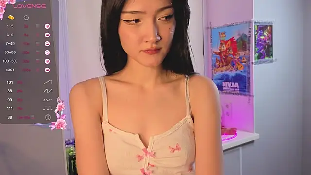 Snapshot of yung_leana chatting on 12.01.25 yung leana online show from 12.01.25