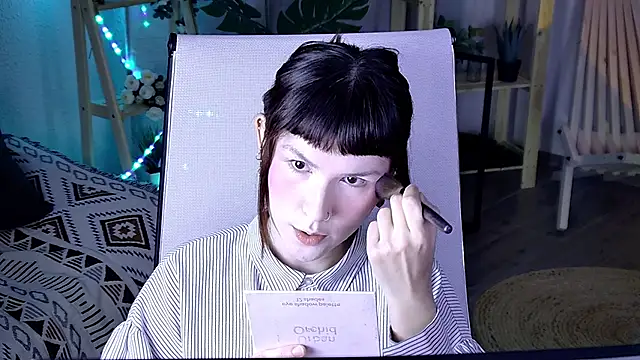 Snapshot of RickiOwens chatting on 12.04.25 RickiOwens online show from 12.04.25