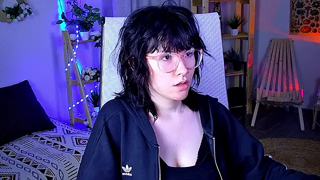 Snapshot of RickiOwens chatting on 02.11.26 RickiOwens online show from 02.11.26