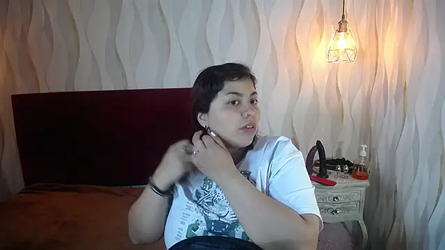 Snapshot of danna_garza chatting on 11.30.25 danna garza online show from 11.30.25