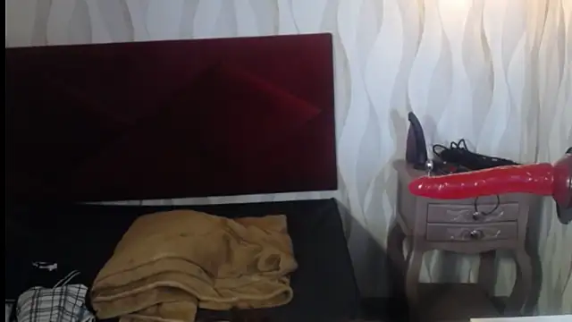 Snapshot of danna_garza chatting on 12.17.25 danna garza online show from 12.17.25