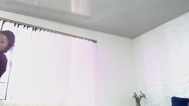 KendraStonee online show from 12.21.25