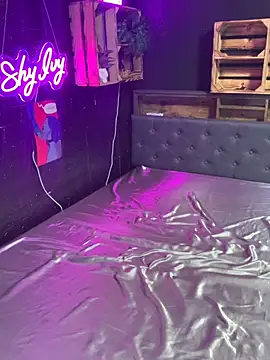 Shy-Ivy online show from 11.19.25