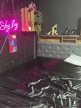 Shy-Ivy online show from 04.25.26