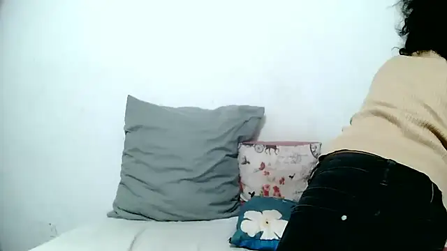 BrunetteNaomi8 online show from 05.06.26