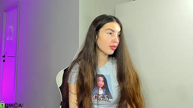 Snapshot of LiraRevery chatting on 12.01.25 LiraRevery online show from 12.01.25